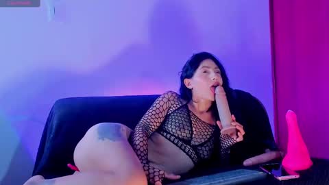 Snapshot of vanessa_gonzaless chatting on 10.03.25 Vanessa online show from 10.03.25