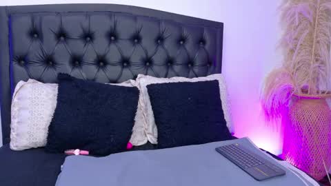 vanessa_mejiia online show from 06.04.26