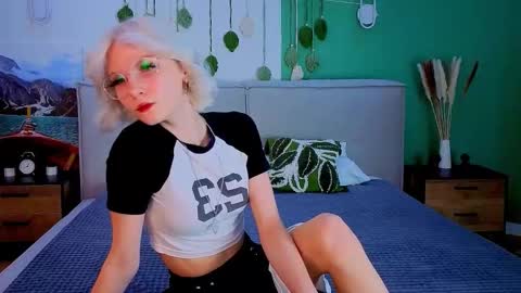 Snapshot of vanessaaustin chatting on 02.27.26 Vanessa online show from 02.27.26