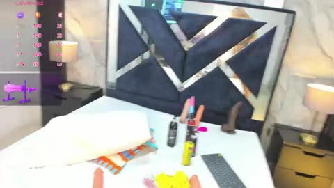 Vanessa Hard online show from 04.17.26