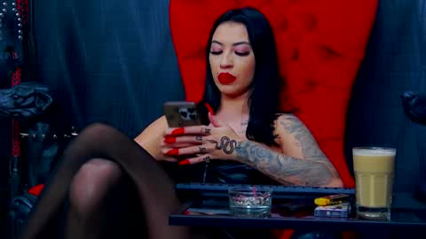 Snapshot of vanessamorningstar1 chatting on 01.12.25 Miss Vanessa online show from 01.12.25