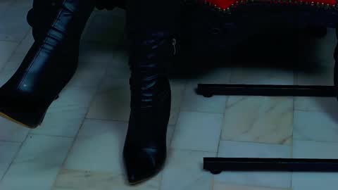 Snapshot of vanessamorningstar1 chatting on 03.10.25 Miss Vanessa online show from 03.10.25