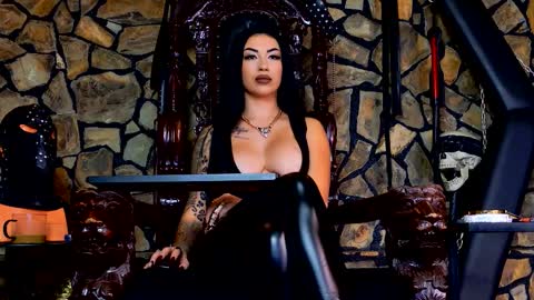 Snapshot of vanessamorningstar1 chatting on 10.15.25 Miss Vanessa online show from 10.15.25