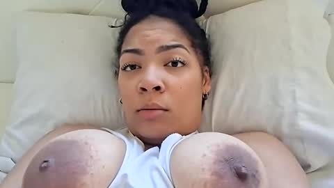 vanessareign online show from 10.17.25