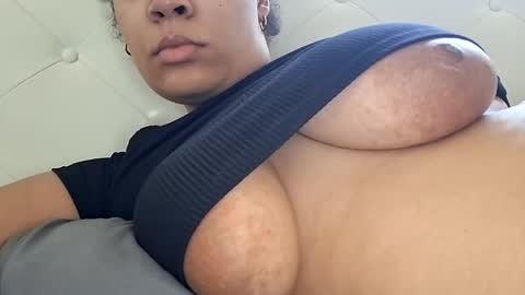 vanessareign online show from 04.10.26