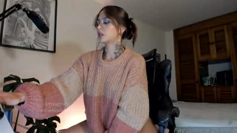 Snapshot of vanessart_ chatting on 06.15.26 Vanessa online show from 06.15.26