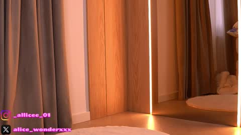 Vanessa Simon online show from 03.29.26