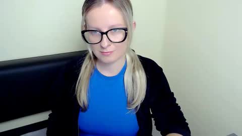 Mia online show from 09.12.25