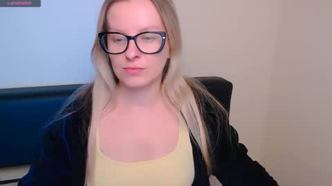 Mia online show from 10.13.25