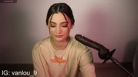 Vanilu online show from 10.11.25