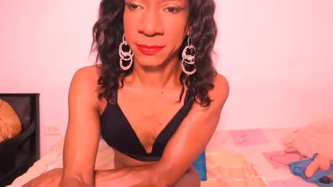 Snapshot of vannesascott chatting on 12.13.24 VANNESA online show from 12.13.24