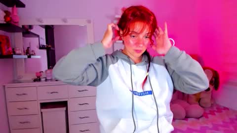 Snapshot of vannessa_shy chatting on 05.22.26 Vanesa online show from 05.22.26