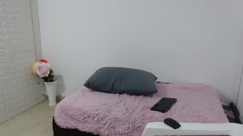 Snapshot of vanse_lust chatting on 01.22.25 Karuna online show from 01.22.25