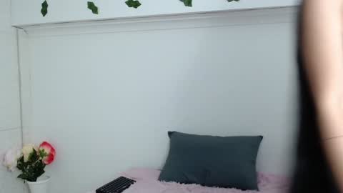 Snapshot of vanse_lust chatting on 01.28.25 Karuna online show from 01.28.25