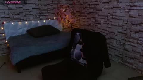 Snapshot of vanse_lust chatting on 03.08.25 Karuna online show from 03.08.25