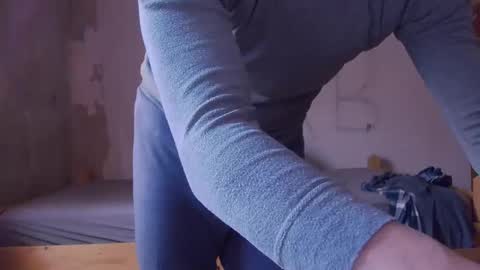 Snapshot of vanya101 chatting on 02.12.25 Vanya Gold online show from 02.12.25