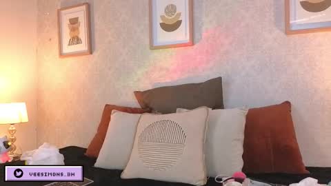 Vee Simons online show from 02.05.26