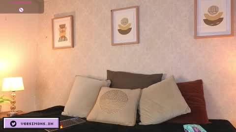 Vee Simons online show from 02.24.26