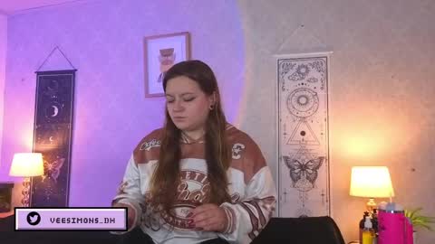Vee Simons online show from 06.08.26