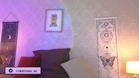 Vee Simons online show from 07.07.26