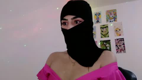 Snapshot of veiledamira01 chatting on 07.03.26 veiledamira01 online show from 07.03.26