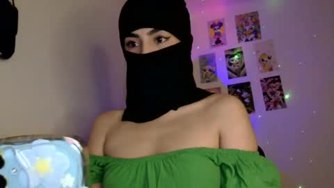Snapshot of veiledamira01 chatting on 07.29.26 veiledamira01 online show from 07.29.26