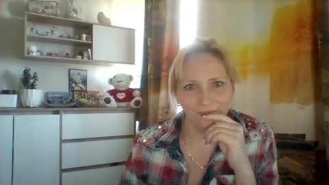 Snapshot of velka_raspberry chatting on 05.08.26 velka_raspberry online show from 05.08.26