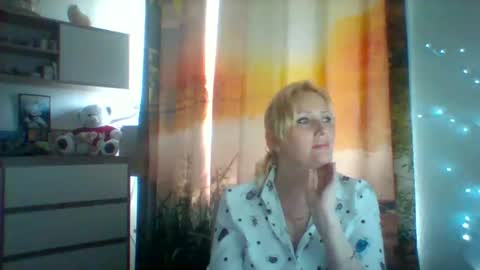 Snapshot of velka_raspberry chatting on 05.18.26 velka_raspberry online show from 05.18.26