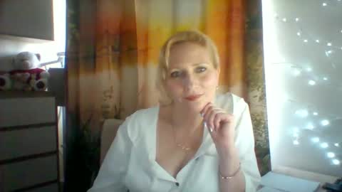 Snapshot of velka_raspberry chatting on 05.19.26 velka_raspberry online show from 05.19.26