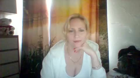 Snapshot of velka_raspberry chatting on 05.22.26 velka_raspberry online show from 05.22.26