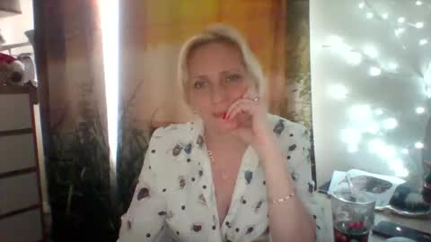 Snapshot of velka_raspberry chatting on 05.27.26 velka_raspberry online show from 05.27.26