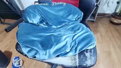 Im VelaI will be Christmas and New Year with my family December 22 to January 13 I will miss you guys. online show from 01.23.25