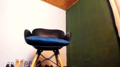 Sara online show from 10.25.25