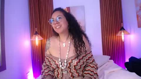 Snapshot of velvet_curly chatting on 04.29.26 Emma Curly online show from 04.29.26