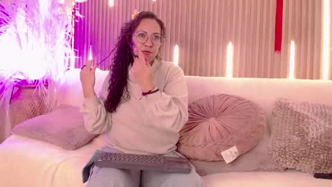 Snapshot of velvet_curly chatting on 05.23.26 Emma Curly online show from 05.23.26