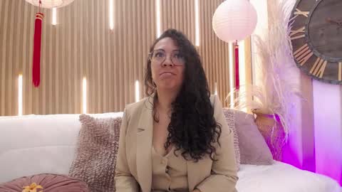 Snapshot of velvet_curly chatting on 05.28.26 Emma Curly online show from 05.28.26