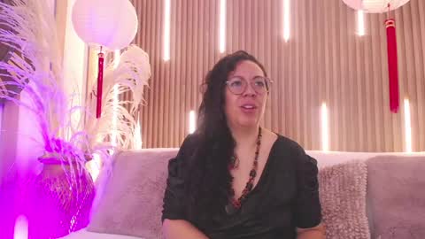 Snapshot of velvet_curly chatting on 05.29.26 Emma Curly online show from 05.29.26