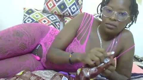 Snapshot of velvet_temptress chatting on 01.07.25 velvet online show from 01.07.25