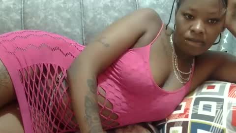 Snapshot of velvet_temptress chatting on 03.04.25 velvet online show from 03.04.25