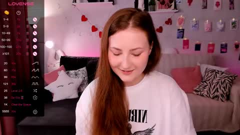 Snapshot of velvetcherry_ chatting on 05.06.26 Mia online show from 05.06.26