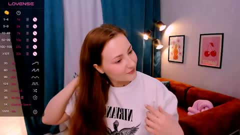 Snapshot of velvetcherry_ chatting on 05.22.26 Mia online show from 05.22.26