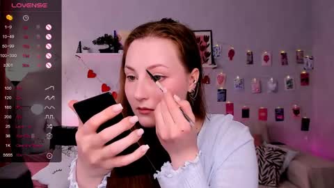 Snapshot of velvetcherry_ chatting on 05.28.26 Mia online show from 05.28.26