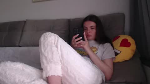 Snapshot of velvetmoon123 chatting on 05.20.26 velvetmoon123 online show from 05.20.26