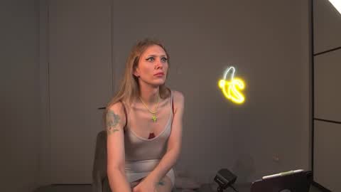 VelvetTGirl online show from 04.04.26