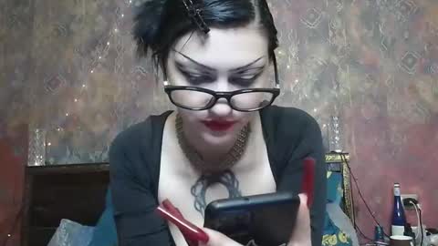 Snapshot of venera_goddess chatting on 12.03.25 Naly online show from 12.03.25