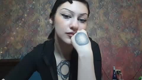 Snapshot of venera_goddess chatting on 12.04.25 Naly online show from 12.04.25