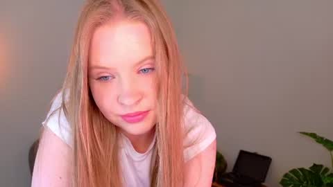 Snapshot of veneranova chatting on 07.29.26 Venera online show from 07.29.26