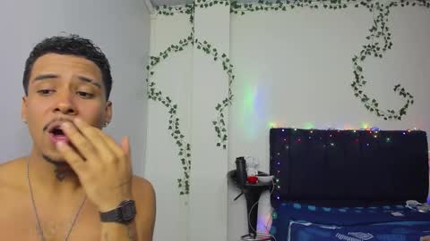 Snapshot of venus_boy2 chatting on 11.13.25 venus_boy2 online show from 11.13.25