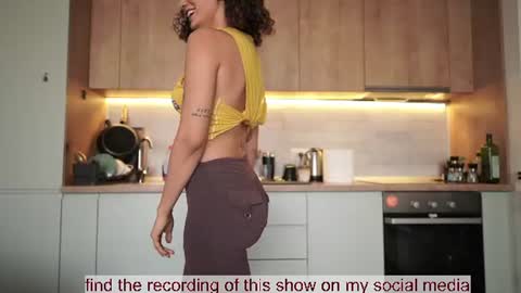 Snapshot of venus_in_jeans chatting on 07.23.26 Bella online show from 07.23.26