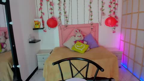 Snapshot of venus_latin_01 chatting on 09.23.25 Mary online show from 09.23.25